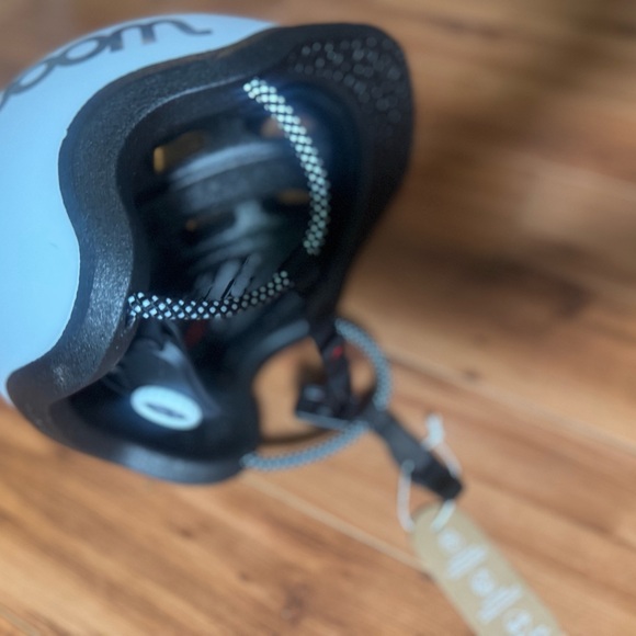 NWT Woom Ready Kids' Helmet - Medium Black and White - Picture 3 of 11